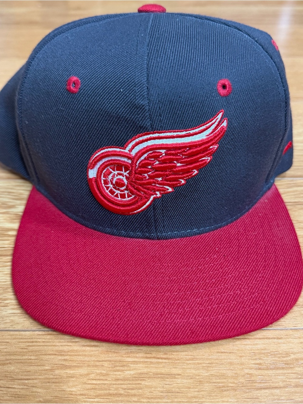 Detroit Red Wings Zephyr SnapBack Adjustable Hat Red Black Adults Small Juniors